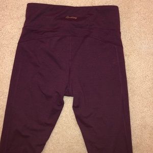Maroon athletic leggings